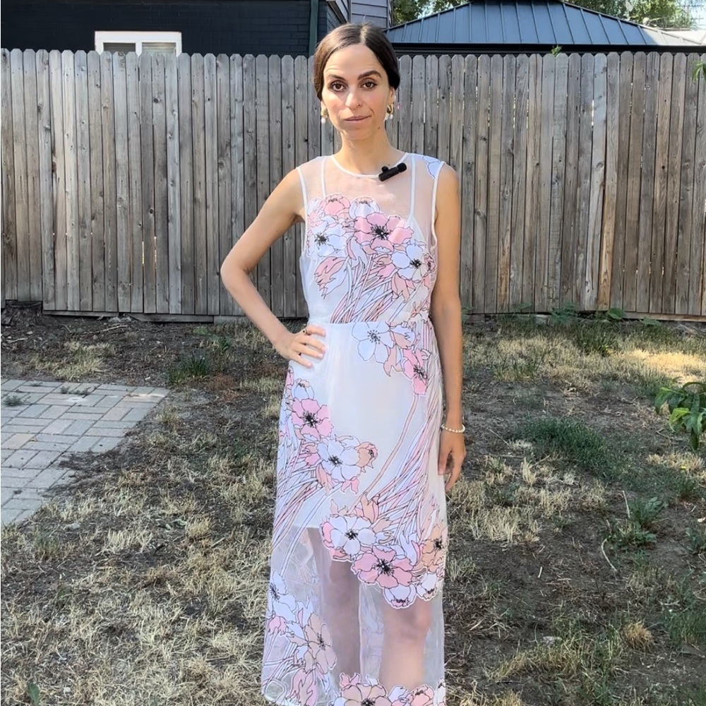 New with tags ALICE MCCALL
Floral Print Midi Length Dress
Size: XS | US2, UK6